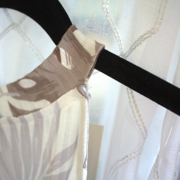 FLJ Studio | Sleeveless Palm Leaf Blouse - Picture 4 of 9